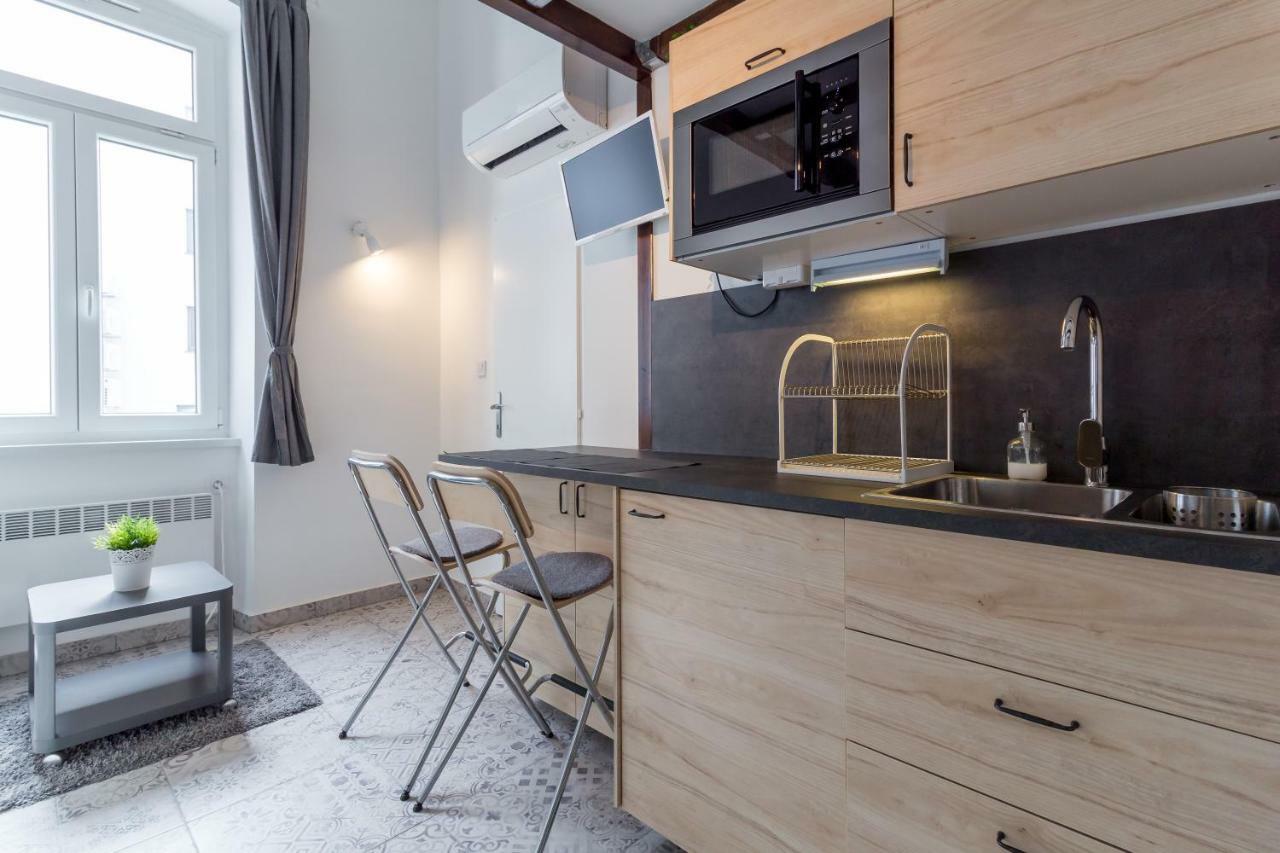 Flexible Selfcheckins 13 & 14 - Le Petit & Le Grand Zagreb - Centre - New - Apartments Repinc Bagian luar foto